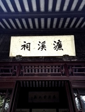 Ϫ