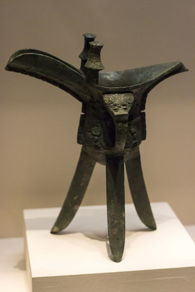 商代兽面纹青铜爵