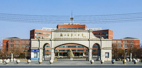 ��ɽ�е�һ��ѧ��������¥