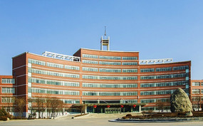 ��ɽ�е�һ��ѧ��¥�ྰ