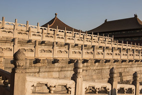 �����ʹ�¥��