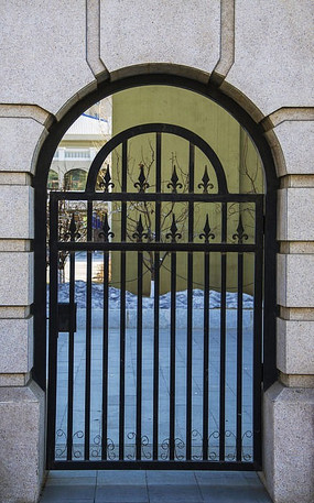 园林中拱形的门洞