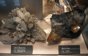 �ֻ�ɫ����ʯ