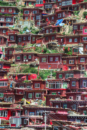 ɫ���ܼ��ĺ췿��