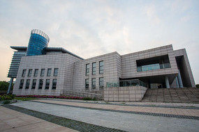 ͼ��ݲ�ߵĹ㳡