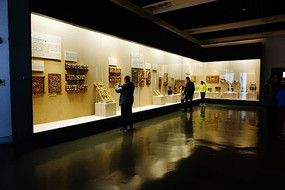 ����չ��