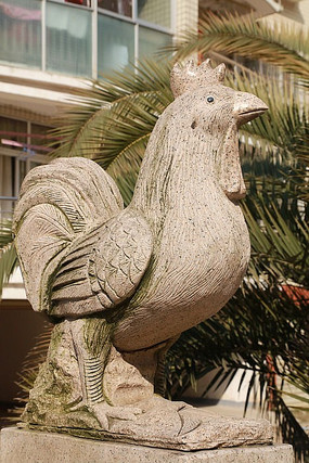十二生肖鸡石雕像