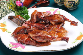 ��ɫ����Ѽ