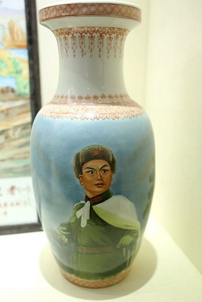 �ĸ���������Ϸ�ֺ�ѩԭ��ƿ