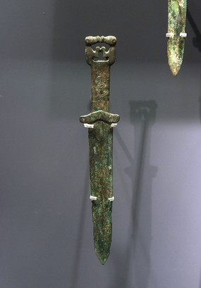 固原出土春秋战国青铜短剑