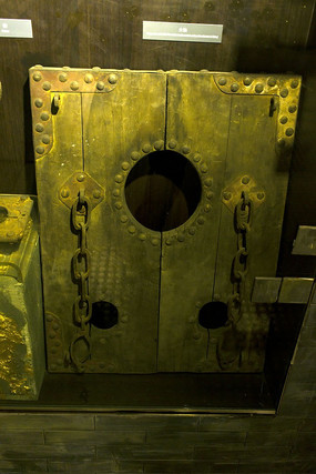 ��٤����