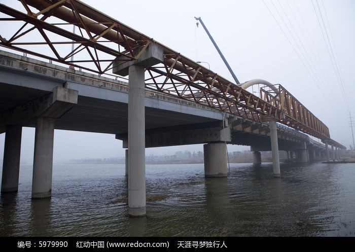 跨河大橋