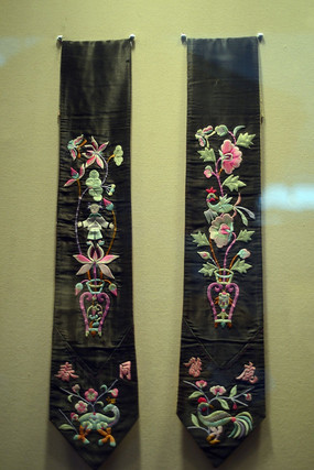 ��ɫ����