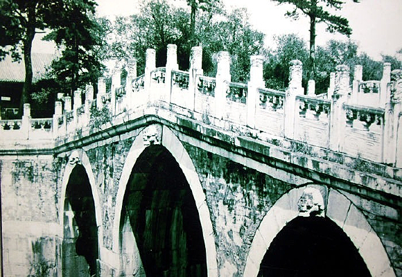 �ú�԰������