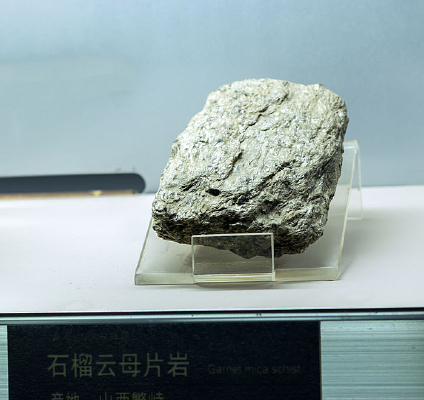 ɽ������ʯ����ĸƬ��