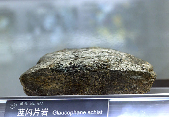 ɽ������Ƭ��