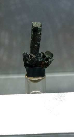 ���η���ʯ