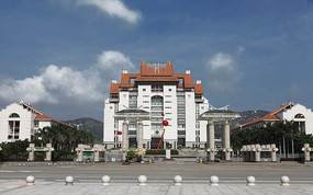 ���Ŵ�ѧ�θ�ѧԺ