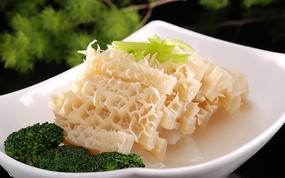 萝卜煲淋牛肚