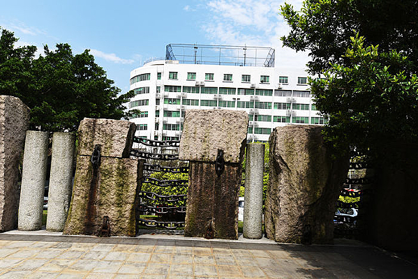 ��԰��ʯ����