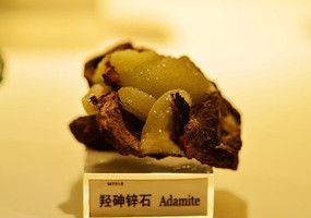 羟砷锌石雕件