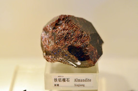 �½���������ʯ