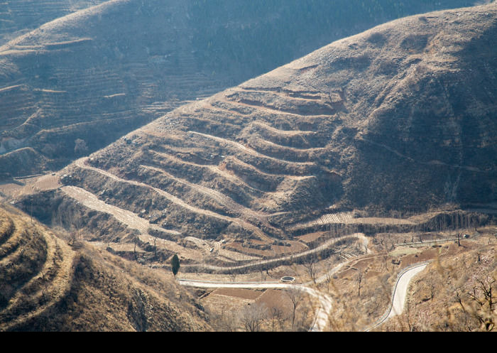 山谷山路彎彎