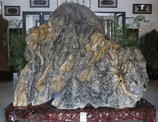 �������ʯ�ڼ�