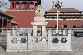 ����������