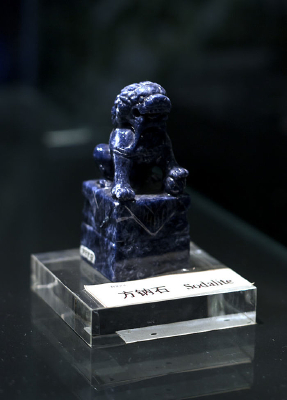 ʨ�η���ʯ�ڼ�