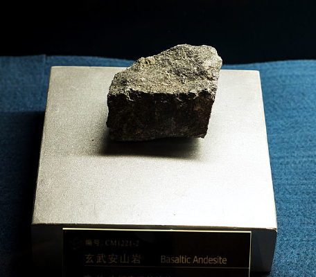 ���䰲ɽ��ʯ�걾