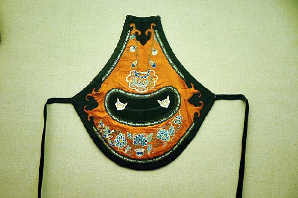 ש��ɫ����������ƽ����Ƕ�