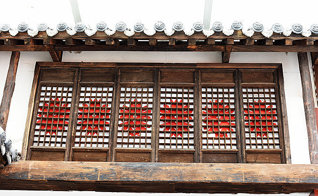 �ŵ��լ��ľ�񴰻�