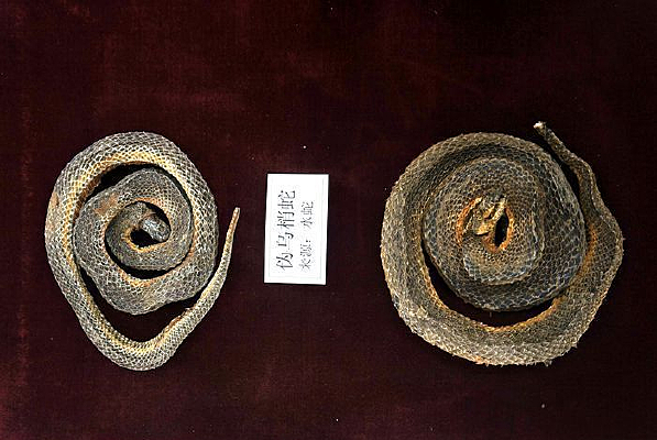 α������