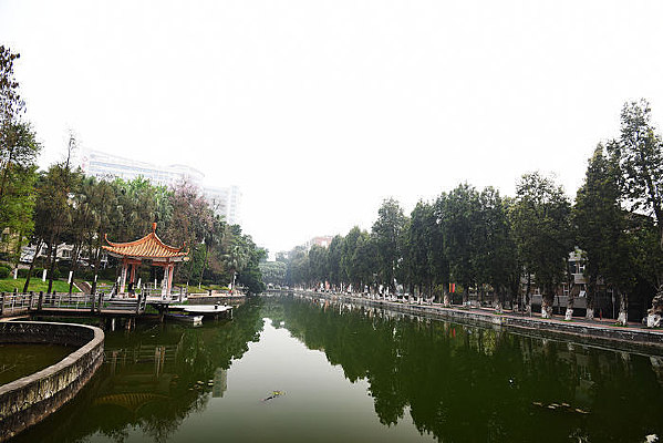 �ߴ��Ϻ���ɫ