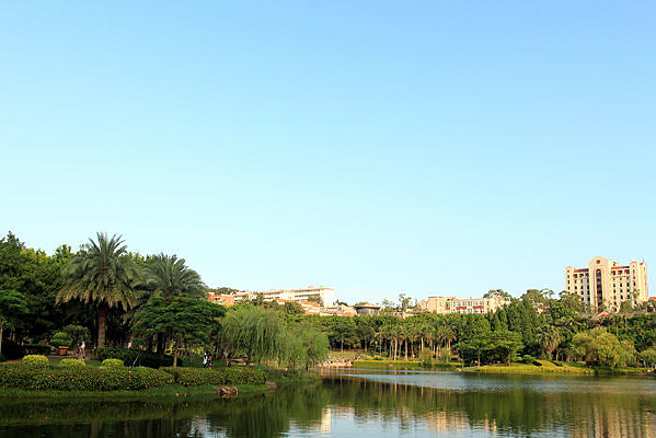 ���Ŵ�ѧ�ĺ�