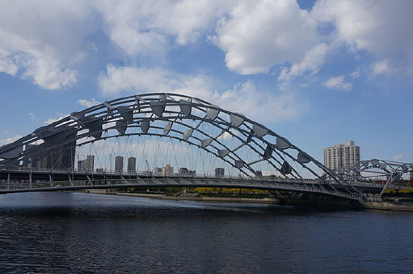 Ư������