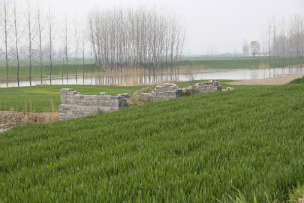 С������ʯͷǽ