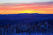 ɽ��ѩ��ĺɫ