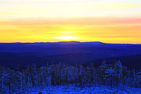 ɽ��ѩ��ĺɫ