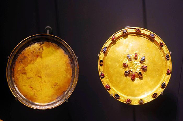 �ؽ��̺�Ƕ��ʯ�̻���յ��