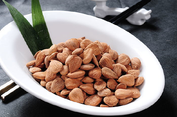 �е´�����