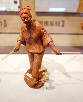 ���ܶ�����ĸ�Ů����