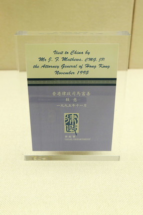 �������˾������