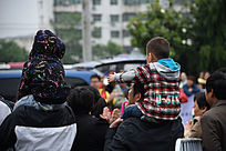 ���ײ����ϵ�С�к�