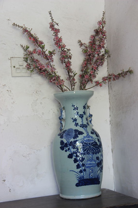 ��ɫ���໨��ƿ