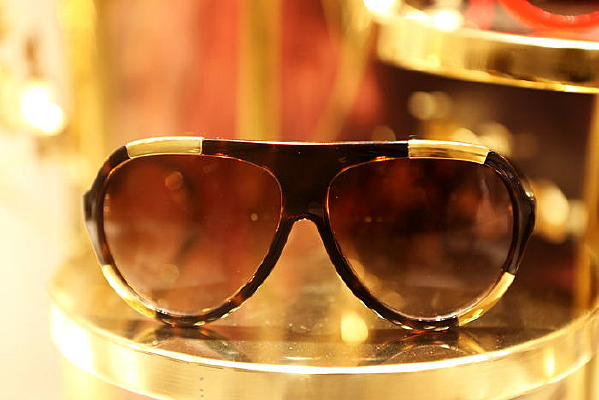 ��ɫ�ӱ�Ůɫ�ߵ�ī��