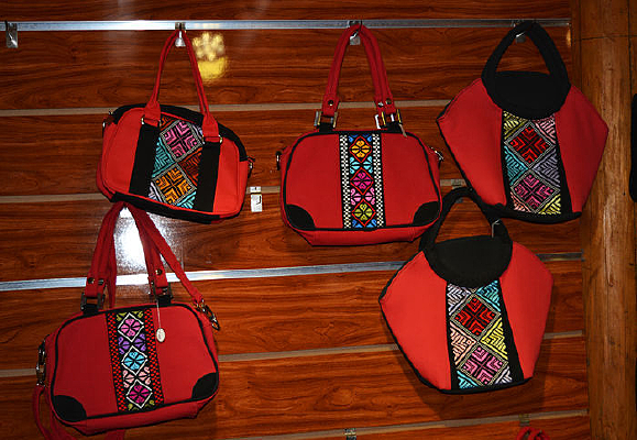 �������