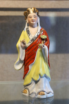 ��ɫ�ɵ���ɮ����