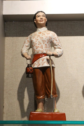 �������ĸ��Ů����ִ�Ƶ���